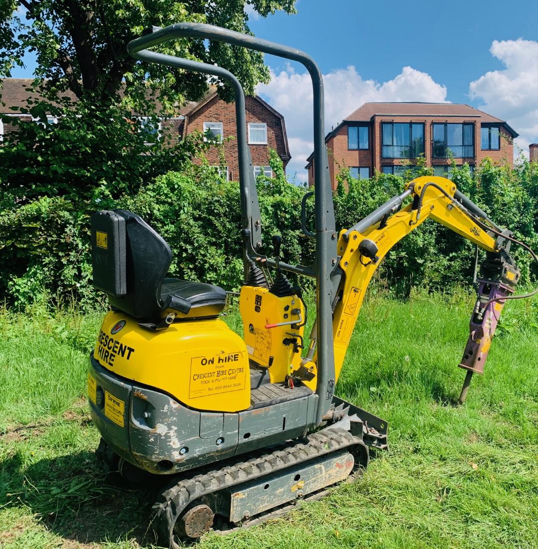 1 Tonne Diggers and Peckers in Sutton